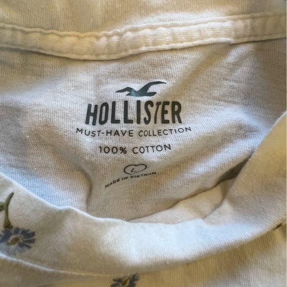 Hollister basic flower tee - Picture 2 of 2